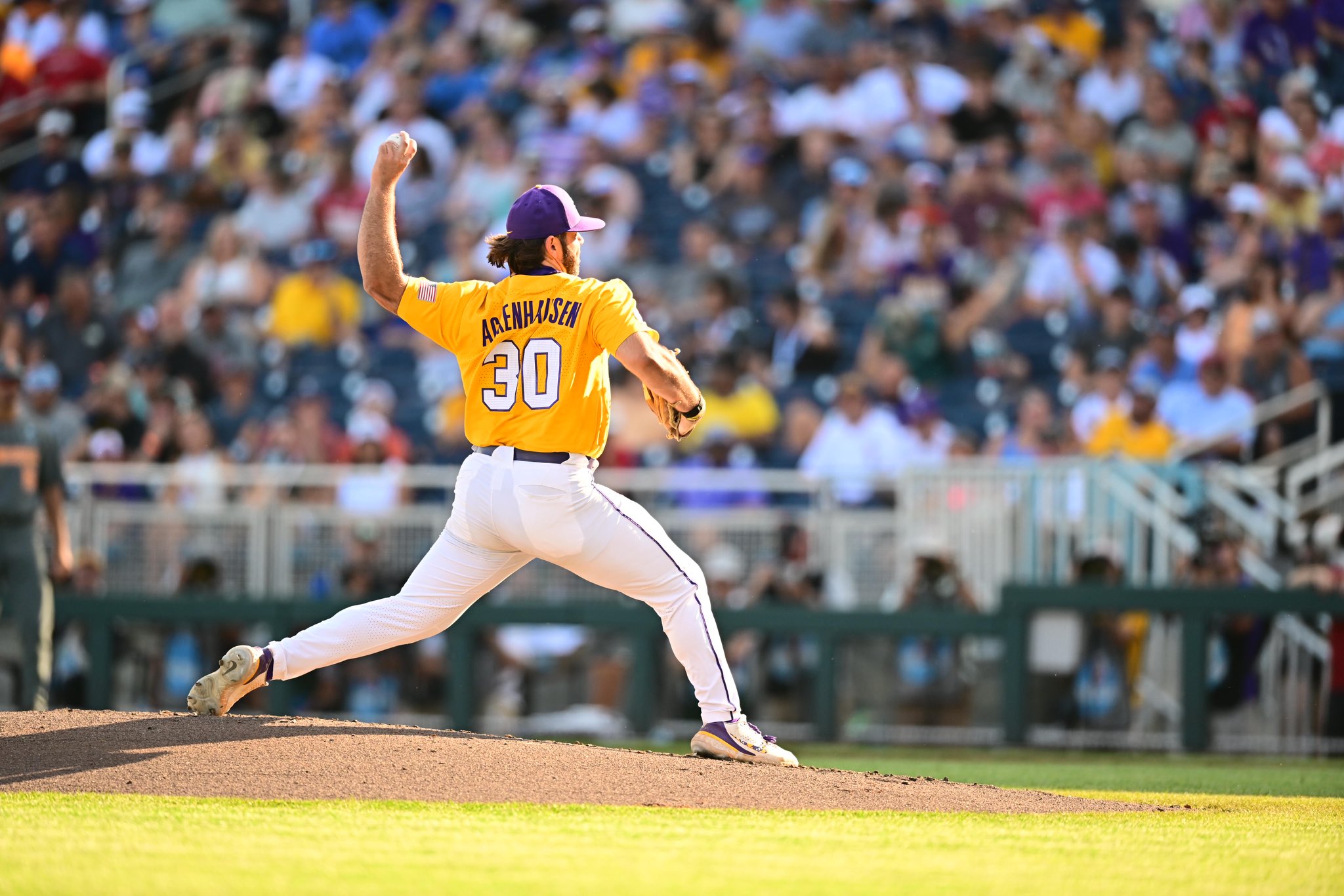 Tennessee baseball falls to LSU 5-0, season ends in CWS