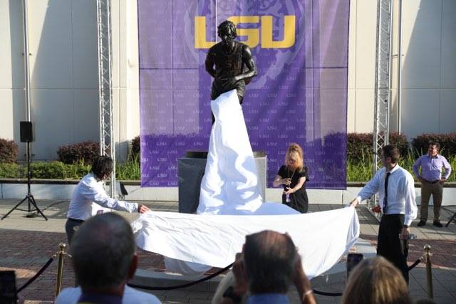 Pete Maravich Statue Officially Unveiled - Sports Illustrated LSU Tigers  News, Analysis and More.
