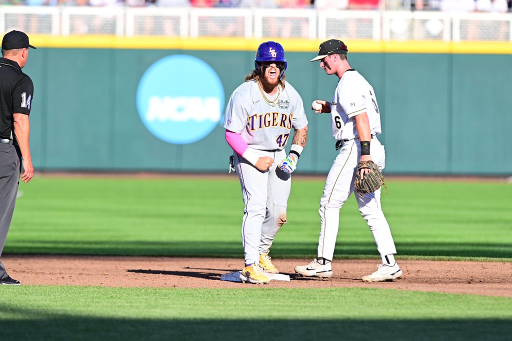 College World Series: Wake Forest's Bennett Lee delivers winning hit in  Deacons' 3-2 win over LSU